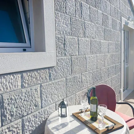 아파트 Senjo - One Bedroom With Balcony And Side Sea View 6 챠브타트